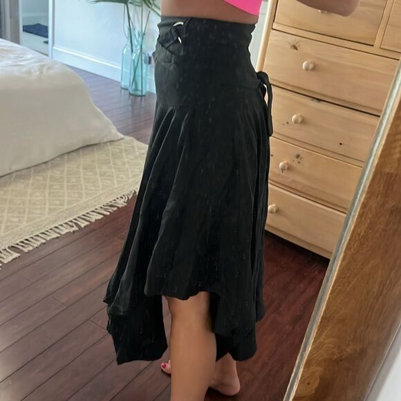 CHER Black Skirt - High Waist Black Zip Backing LIKE NEW Size Small - Picture 2 of 6